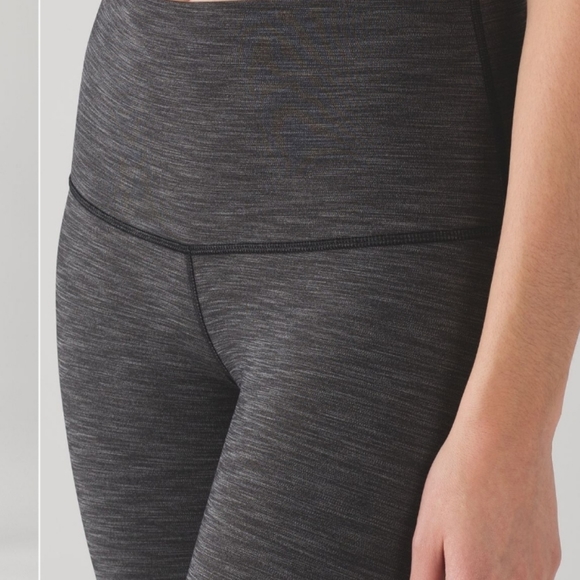 Lululemon🍋 Wunder Under Crop (Hi-Rise) *Full-On Luxtreme 21 - Picture 4 of 10